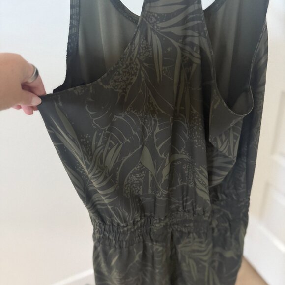 Vuori Clementine Romper Oregano Rainforest Size Medium - Picture 6 of 10